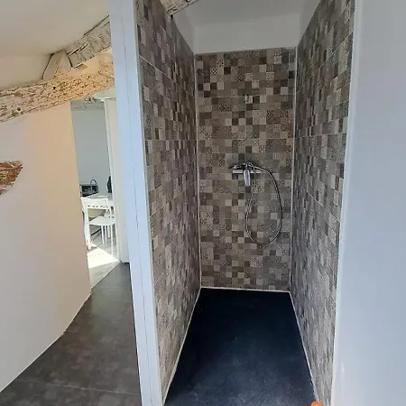 Joli 2 Pieces Renove A Proximite Du Centre Et Apartment *
